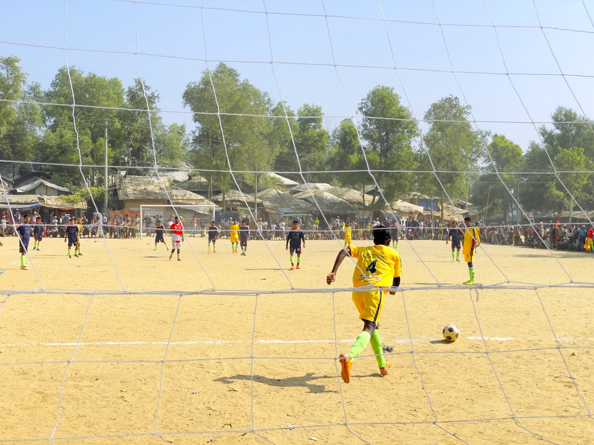 IOMBangladesh's tweet photo. 🌟 Healing hearts with the beautiful game⚽️

@UNmigration orchestrated 2⃣9⃣ football matches for adolescents in #Rohingya camps &amp; local community, #CXB 🇧🇩, over the past two months.

🤝 Strengthening community bonds, fostering unity &amp; creating quality time for mental health. https://t.co/u5UlC23tyj