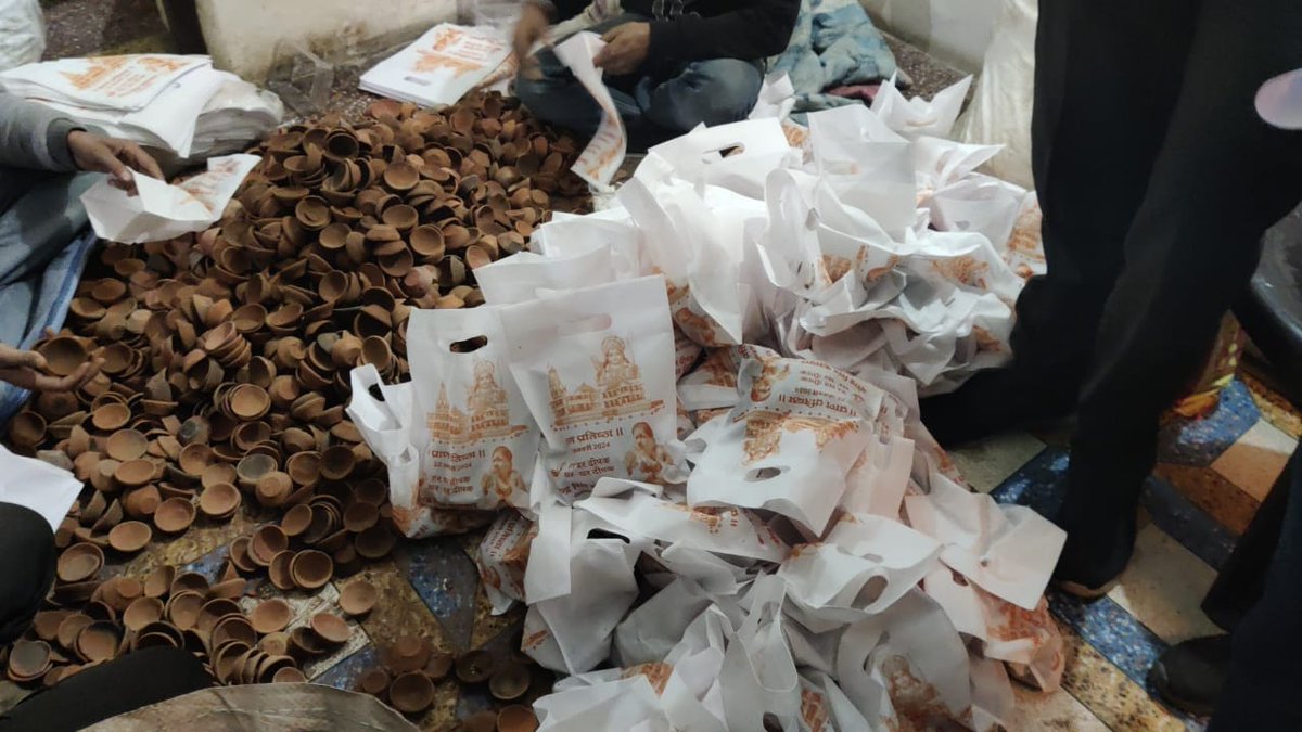 NSK10BJP's tweet photo. 151000 दीपक भिण्ड के हर घर पहुंच रहे है कल हम सब के  इष्ट भगवान श्री राम अपने मंदिर में विराजमान होंगे। हम सभी को दीप प्रज्ज्वलित कर भगवान श्री राम स्वागत करना है। https://t.co/O6H97KlbHb