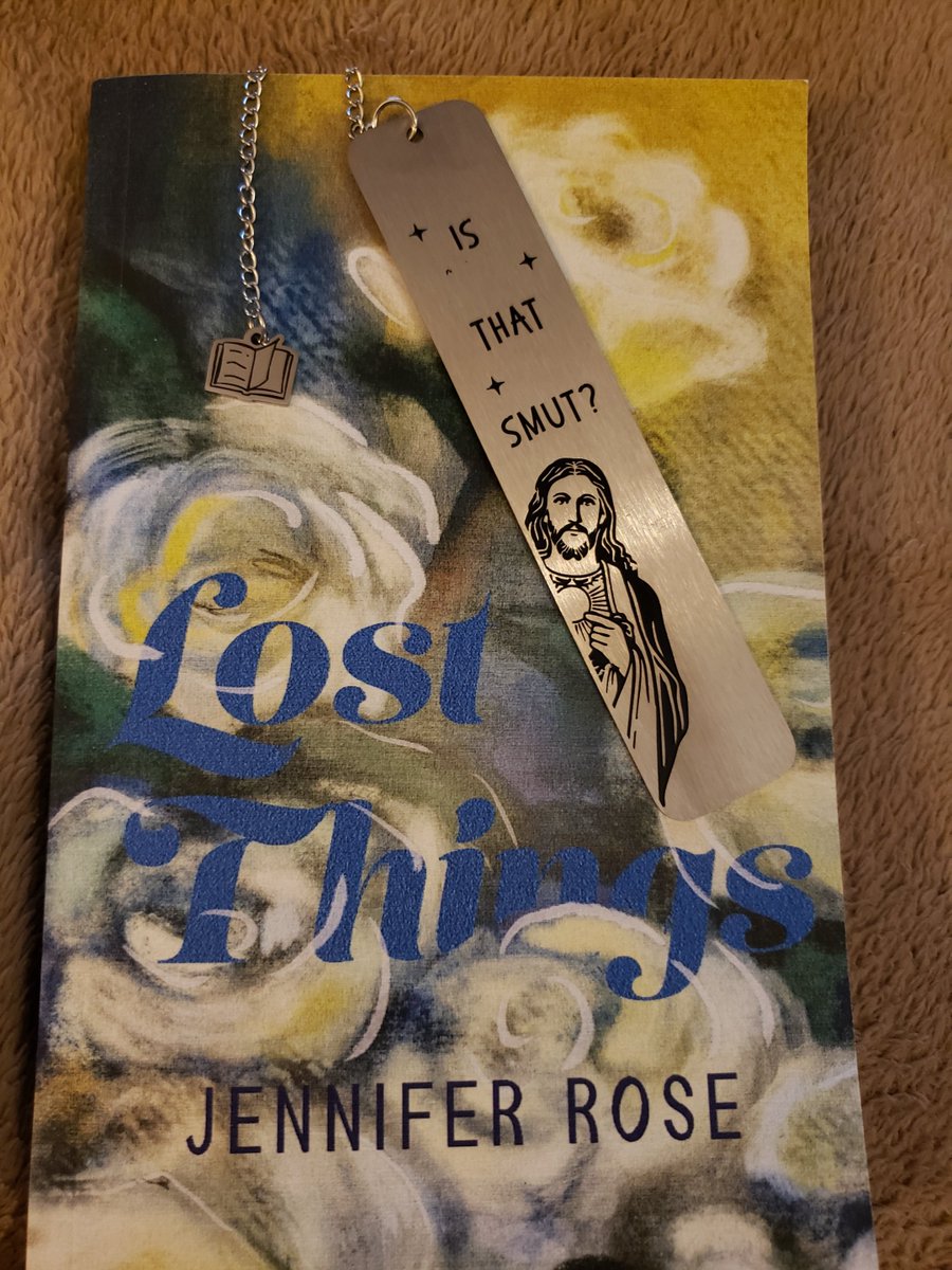 HaeddreStoti's tweet photo. I said I'd do it 🤣. Found the *exact* one too, I'm so proud of myself lol. Best book &amp; bookmark combination ever 😌. #LostThings #IsThatSmutBookmark @JenRose_writes @RosieClaire10 https://t.co/jG8sle4XtQ