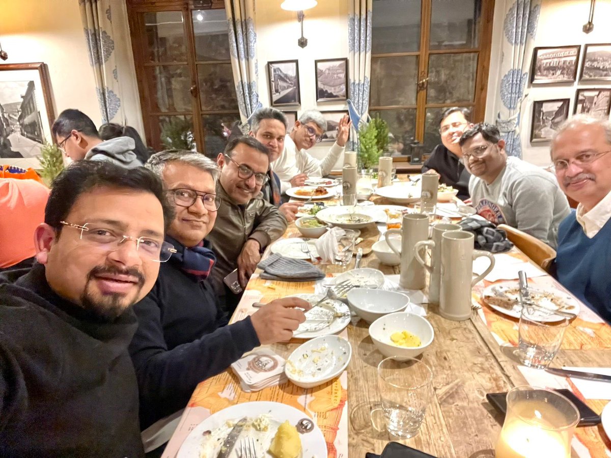 Heidelberg Semi live 2024  Professor Markus great job  👏 #edge robotic operating 3000km away RARP and watching 3000km away #magic. What’s new Dr Indi Gill is always exceptional -Bladder Transplantation #genius 🙏
 Thanks Dr Desai sir 😌 and seeing  old friends #priceless