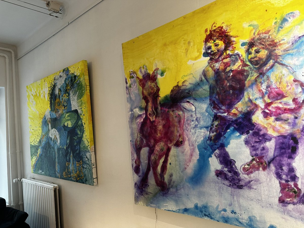 Upeita töitä saatu seinälle.