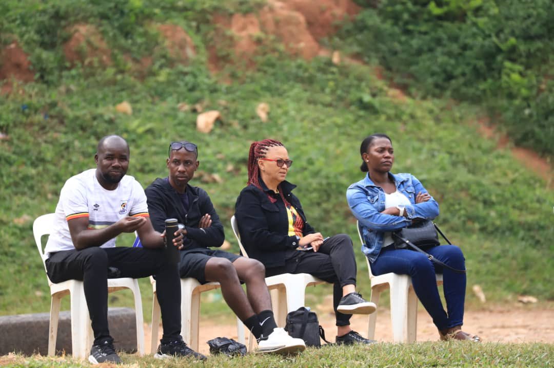 .@CrestedCranes Head Coach Sheryl Botes watching the game between @KawempeClub and @UgandaMLwfc 
#WomenFootballUG
#FWSL