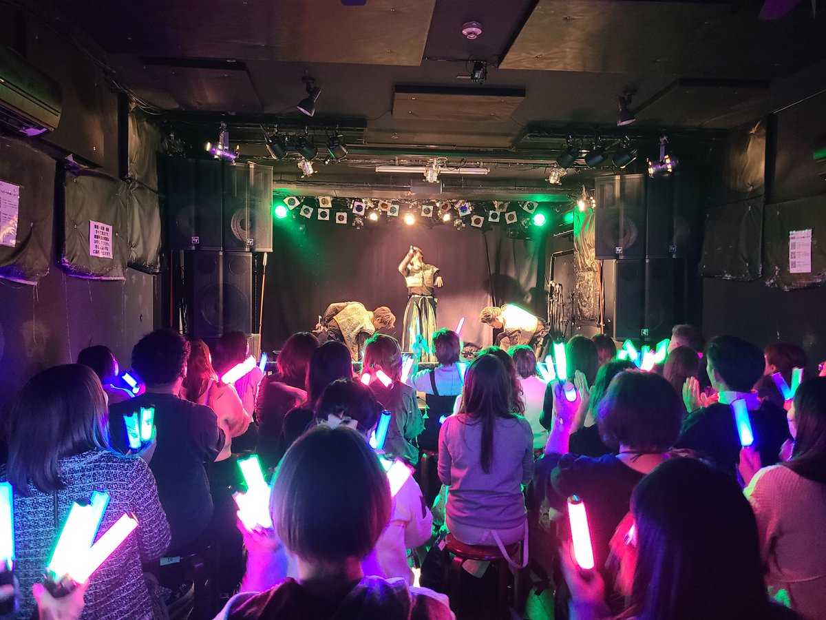 live_attomaaku's tweet photo. ペンライトが汗を彩る

#東京力車 ワンマンライブ
1.21姫路
#石橋拓也 #白上一成 #田井裕一 https://t.co/H4dZFa1AON