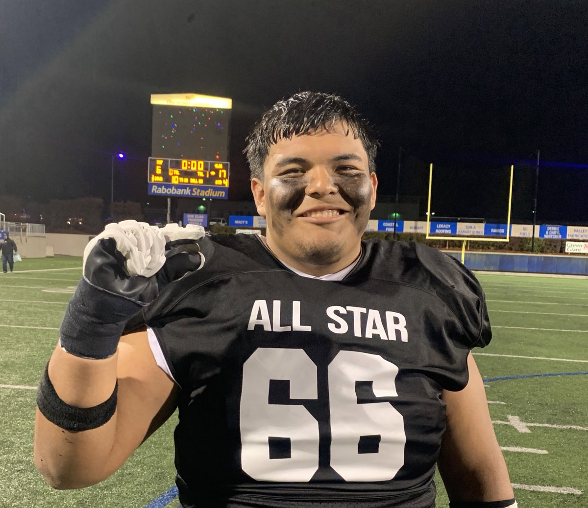 thadmoren's tweet image. Tony Perez, represented @AptosMarinerFB at @CoastAllstar game this weekend, awarded the #BuffaloNickel after his team’s 17-6 victory. Tony had multiple “decleats” &amp;amp; even ran the 🏈 on offense! Congrats on earning your nickel, and pursuing your craft. #FiveStrong