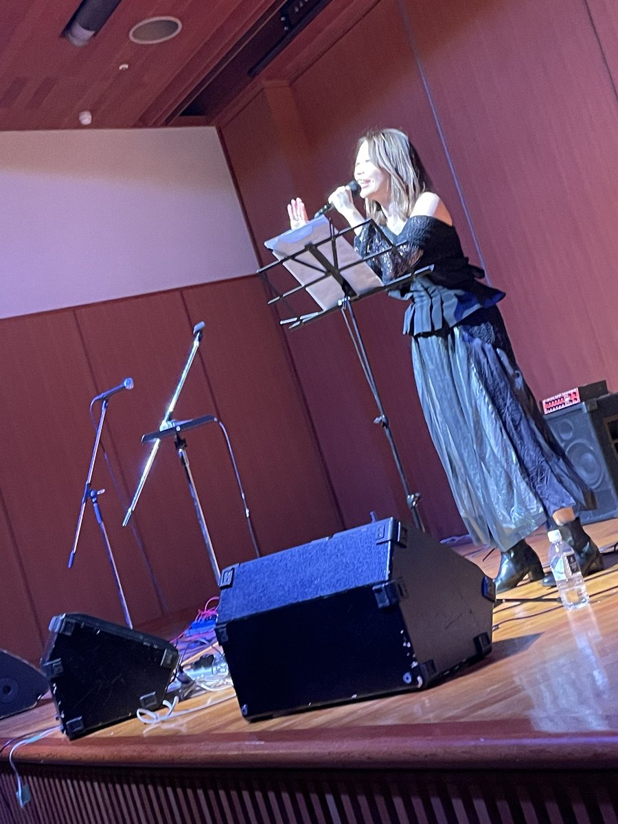 INBrecord's tweet image. No.18は武井沙織さん❣️月光と唱と言う全く正反対の2曲を歌いました✨️蜂須賀さんとのコラボとは打って変わって黒の衣装🖤唱もバックダンサーやコーラスを引き連れての豪華なパフォーマンスの締めくくりでした💯✨️ #歌ってみた  #ボイトレ #音楽好きさんと繋がりたい  #ボーカル教室 #ギター教室