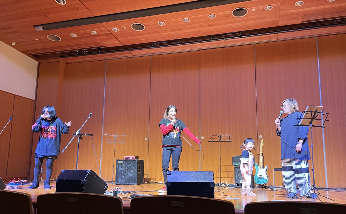 INBrecord's tweet image. No.19は講師パフォーマンス❣️映画、天使にラブソングをの挿入歌で有名な「oh happy day」を3人で熱唱👼R&amp;amp;B、JAZZ、Metalの3人のパワフルな化学反応でした💮✨️
#歌ってみた  #ボイトレ #音楽好きさんと繋がりたい  #ボーカル教室 #ギター教室 #弾いてみた #ボイストレーニング