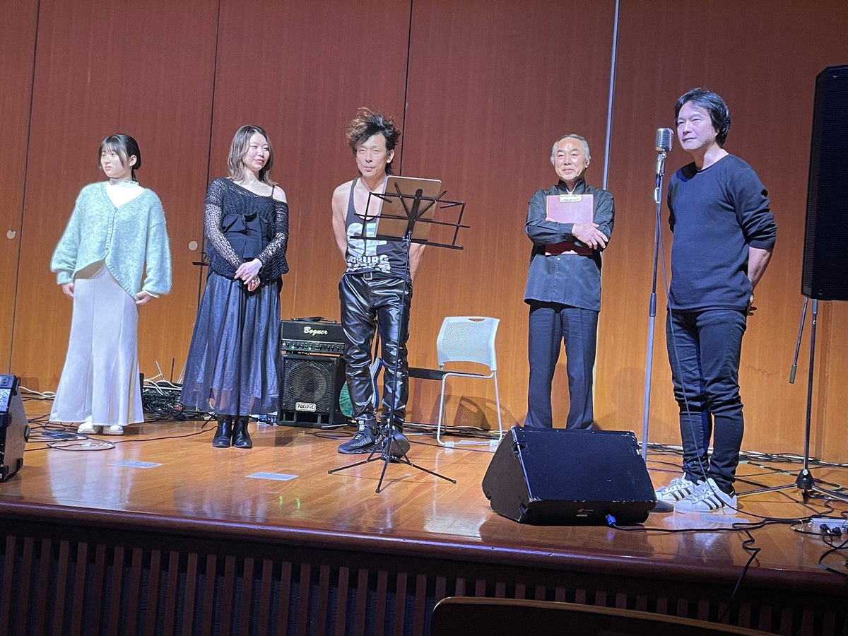 INBrecord's tweet image. 最後に、審査員の上村典広先生の的確な総括と表彰で終了致しました🏅✨️次回は春の発表会🌸詳細がまた決定次第告知しますが、また皆さんの更なるステップアップを期待しております🍀*皆様お疲れ様でした🤝
#歌ってみた  #ボイトレ #音楽好きさんと繋がりたい  #ボーカル教室 #ギター教室 #弾いてみた