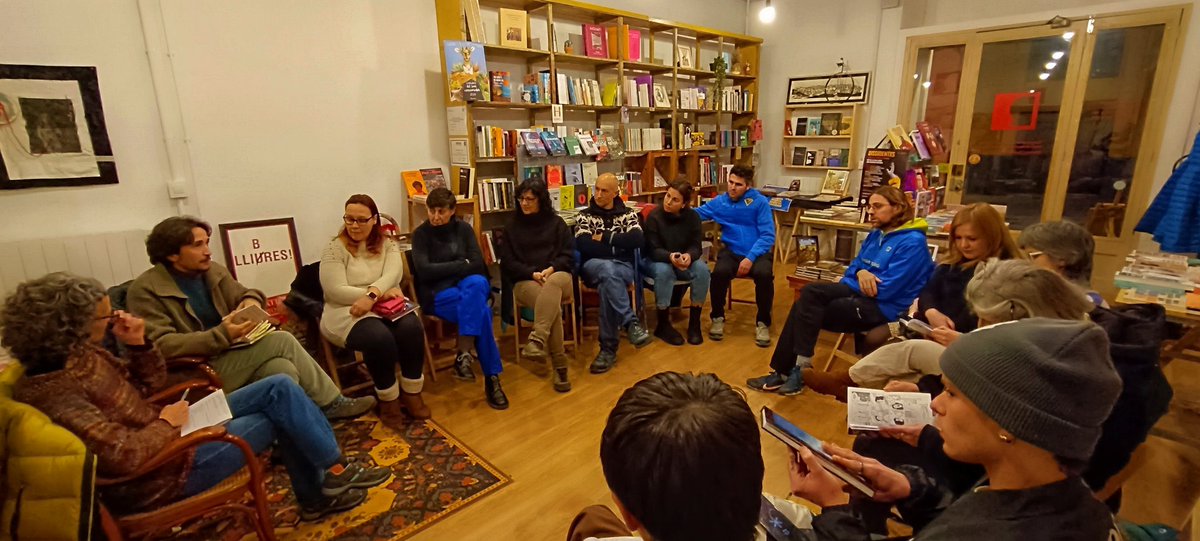 RàdioSeu (@radioseu) on Twitter photo #EnImatges La llibreria crítica <a href="/ElRefugiCoop/">El Refugi, Llibreria crítica</a> ha endegat aquest dissabte el grup de debat 'Dissidentxs. Lluites en primera persona', amb l'<a href="/IanBermdez1/">Ian Bermúdez</a> i la novel•la gràfica 'Transitem. 📸<a href="/ElRefugiCoop/">El Refugi, Llibreria crítica</a> #EnImatges La llibreria crítica <a href="/ElRefugiCoop/">El Refugi, Llibreria crítica</a> ha endegat aquest dissabte el grup de debat 'Dissidentxs. Lluites en primera persona', amb l'<a href="/IanBermdez1/">Ian Bermúdez</a> i la novel•la gràfica 'Transitem. 📸<a href="/ElRefugiCoop/">El Refugi, Llibreria crítica</a>