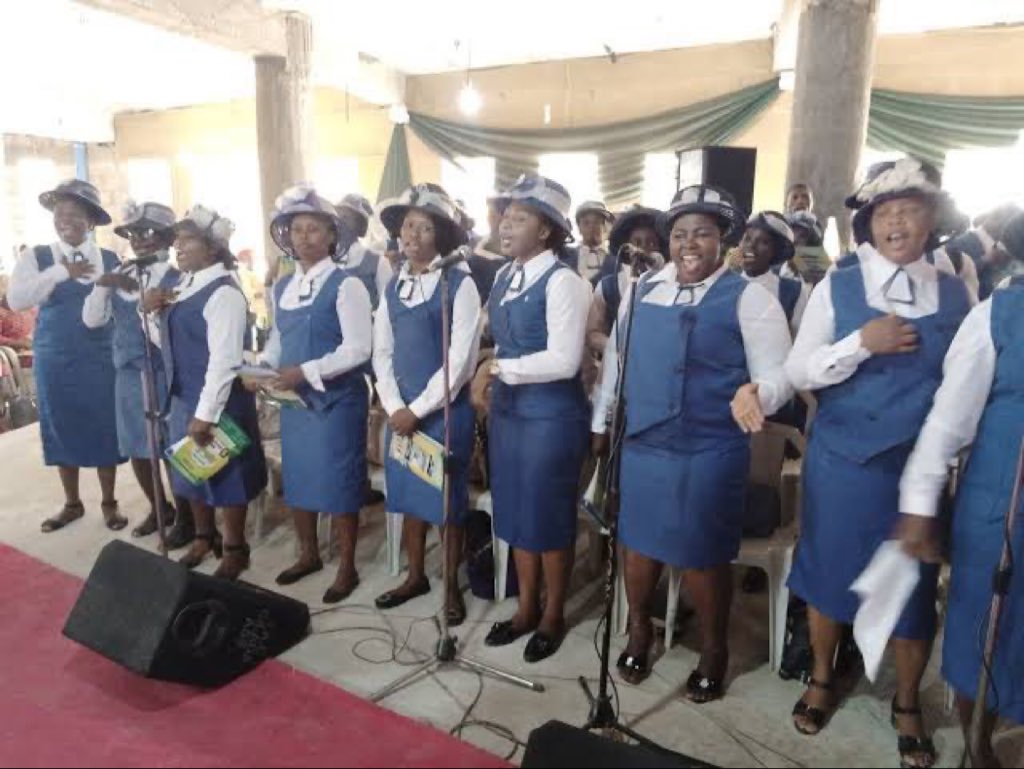 __temiszn's tweet photo. seeing this uniform which church comes to your mind? https://t.co/9c0ob75Nkn