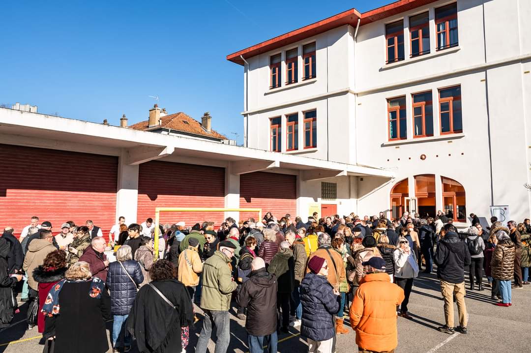 📷 Voeux à la population 2024 | Retour, en images, sur la première des quatres cérémonies de voeux et rencontres entre M. le Maire <a href="/JreneEtchegaray/">Jean-René Etchegaray</a>, les membres du Conseil Municipal, et les bayonnaises et bayonnais dans leurs quartiers.
Elle avait lieu, hier, à l'école Jules