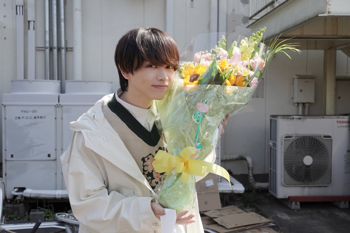 mhh_drama_movie's tweet photo. 🏠𝑯𝒂𝒑𝒑𝒚 𝑩𝒊𝒓𝒕𝒉𝒅𝒂𝒚🎂

本日1/22は、
#宮世琉弥 さんのお誕生日です💐
おめでとうございます！！

宮世さん演じる、哲雄の秘密を知る謎の青年
「大沢隼人」をお楽しみに🐧💭

#映画マイホームヒーロー
𝟑.𝟖 𝐅𝐑𝐈 𝐑𝐨𝐚𝐝𝐬𝐡𝐨𝐰🎥⚡️ https://t.co/kZZbMtCBzb
