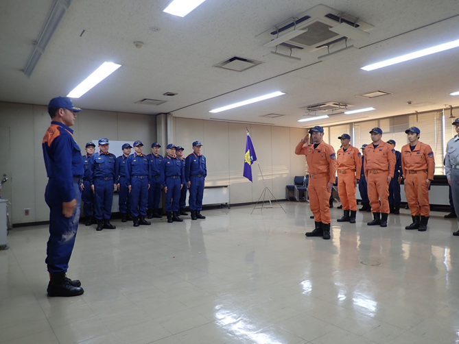 toyonaka_119's tweet photo. 【緊急消防援助隊第5陣が帰隊】  
令和6年能登半島地震での大阪府大隊に1/16から21日まで参加していた救助隊5名、救急隊3名が帰隊しました。  現在も第6陣の救急隊が被災地での活動を実施しています。
#がんばれ石川 #絆 #絶対にあきらめない #能登半島地震 #消防援助隊 https://t.co/TbLJwgV3mF