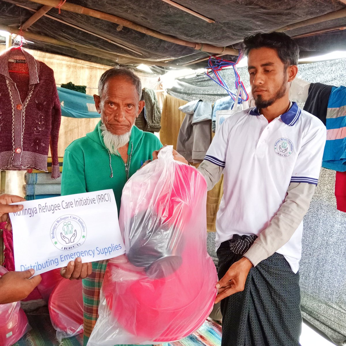 RohingyaRCI's tweet photo. RRCI has extended assistance to the victims of the fire that occurred in camp 5 by providing essential emergency supplies, recognizing their urgent need for support. We express profound gratitude to the generous donors who joined us with compassionate hearts to aid the victims. https://t.co/kNtgViYJ2z