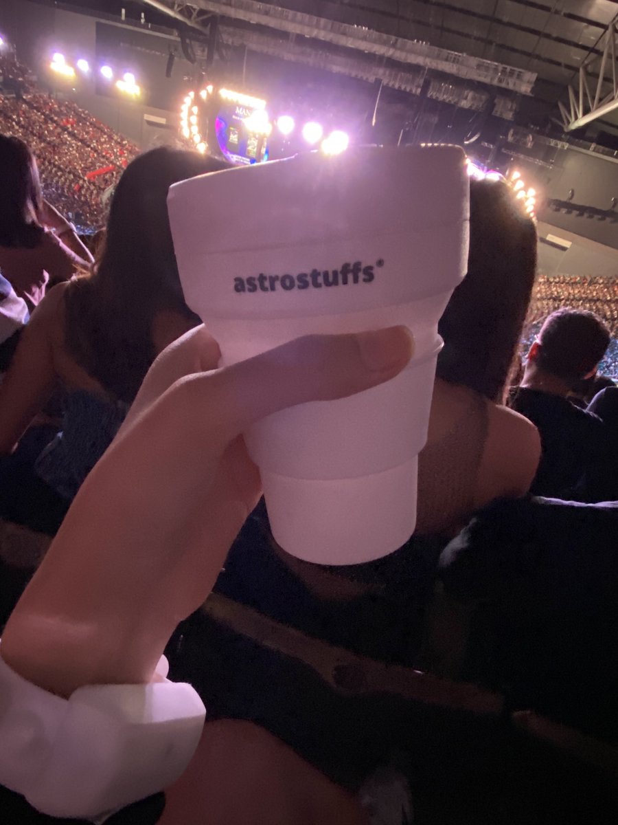 jezzziiieee's tweet photo. When two of my faves share the same advocacy π€ Brought my #astrostuffs foldable cup at day 2 of @coldplay #MOTSWTPH β¨
@bbrightvc #bbrightvc https://t.co/BaKY6UXti7