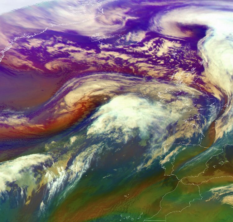 Storm Isha developing out to our West. Not the run of the mill Atlantic Storm and will pack a punch for most of the country this afternoon/evening #StormIsha