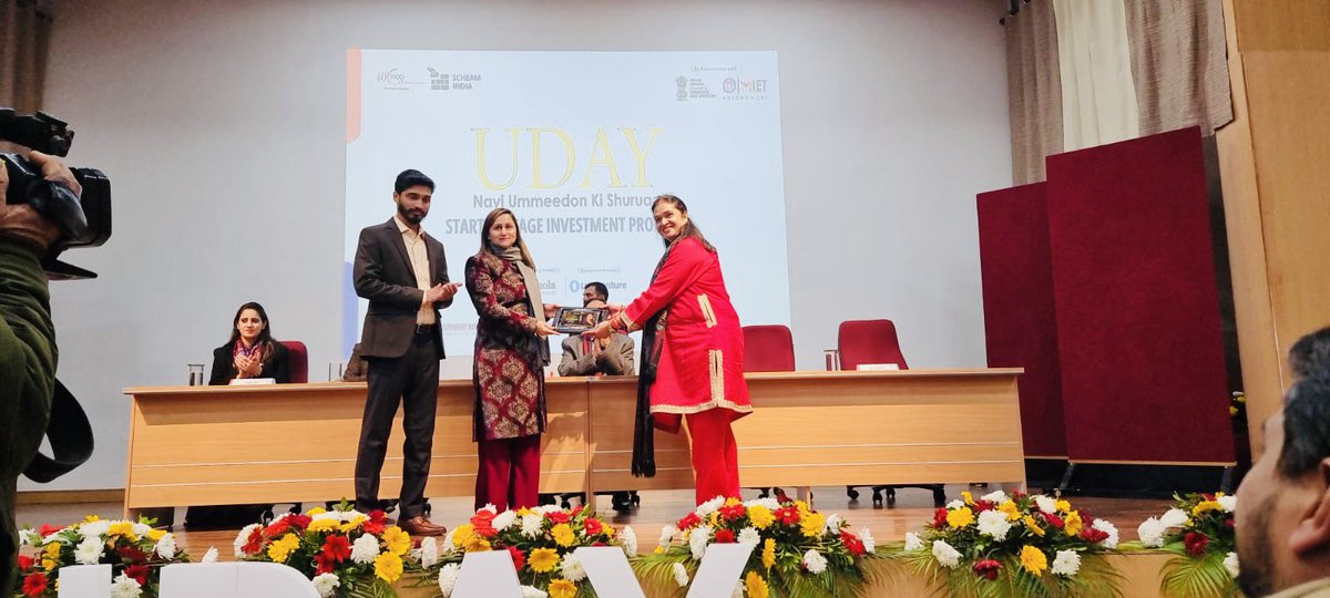 AnissaNabi1's tweet photo. Happy to be part of a program UDAY-Nayi Umeedoun Ki Shuruwat, that aims at empowering the youth by supporting their innovative ideas and converting them into business opportunities. Congratulations to all the selected students and best for their future endeavours. @SCHEAMIndia https://t.co/Nlbr12a0os