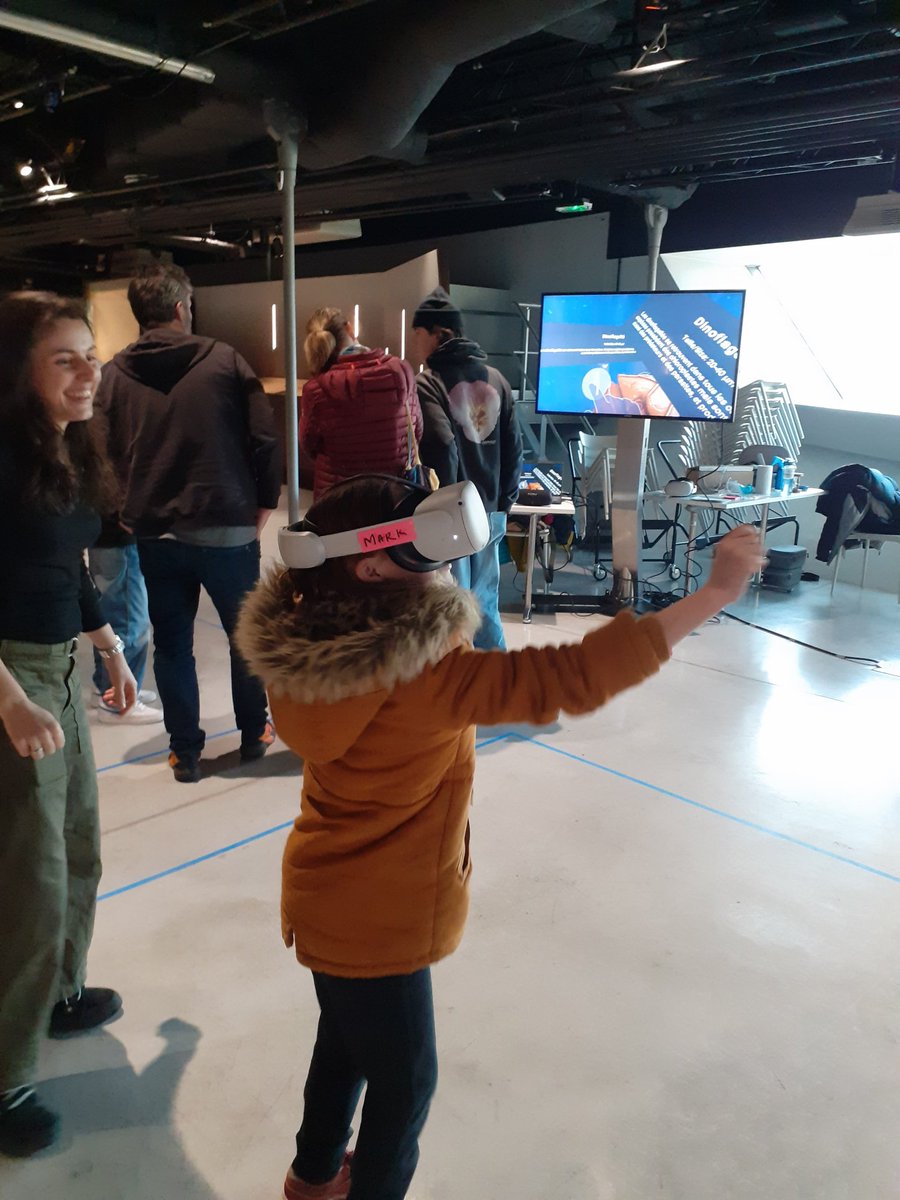 Merci à l'équipe @TaraOcean_ et @mdc_confluences pour cette belle opportunité de partager l'infiniment petit des océans avec #planktoquest, à coté de la goélette Tara sur les quais de Lyon.