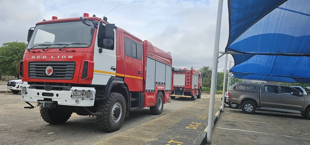 MoLGPWZim's tweet photo. Devolution Tracker:
Gvnt last year received the 1st batch of fire tenders acquired from Belarus through devolution. Most LAs such as @hwangetown @CityofMasvingo have already commissioned the trucks increasing capacity to respond to fire. @basera_john
#Devolution4Impact https://t.co/Fvs3WawjDe