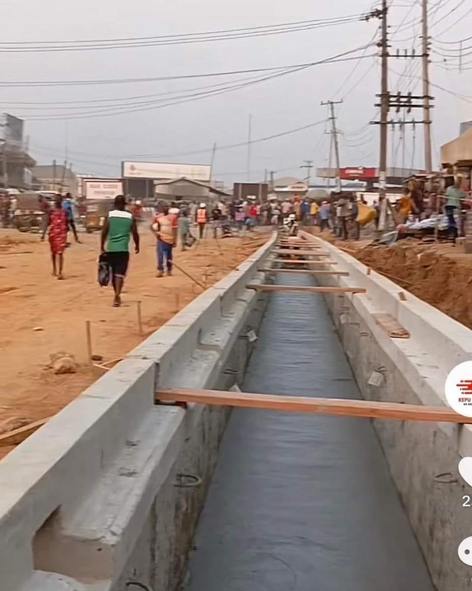 Nedunaija's tweet photo. UPDATE

Remember when the Alex Otti Govt awarded the Port Harcourt Rd (in Aba) construction job to Julius Berger?

There is good progress.

Meanwhile, the cult of wreckers (a.k.a Abia PDP) claim they already did the drainage end to end. All LIES. As always.

See JB’s work below https://t.co/zbh1gv1Dq1