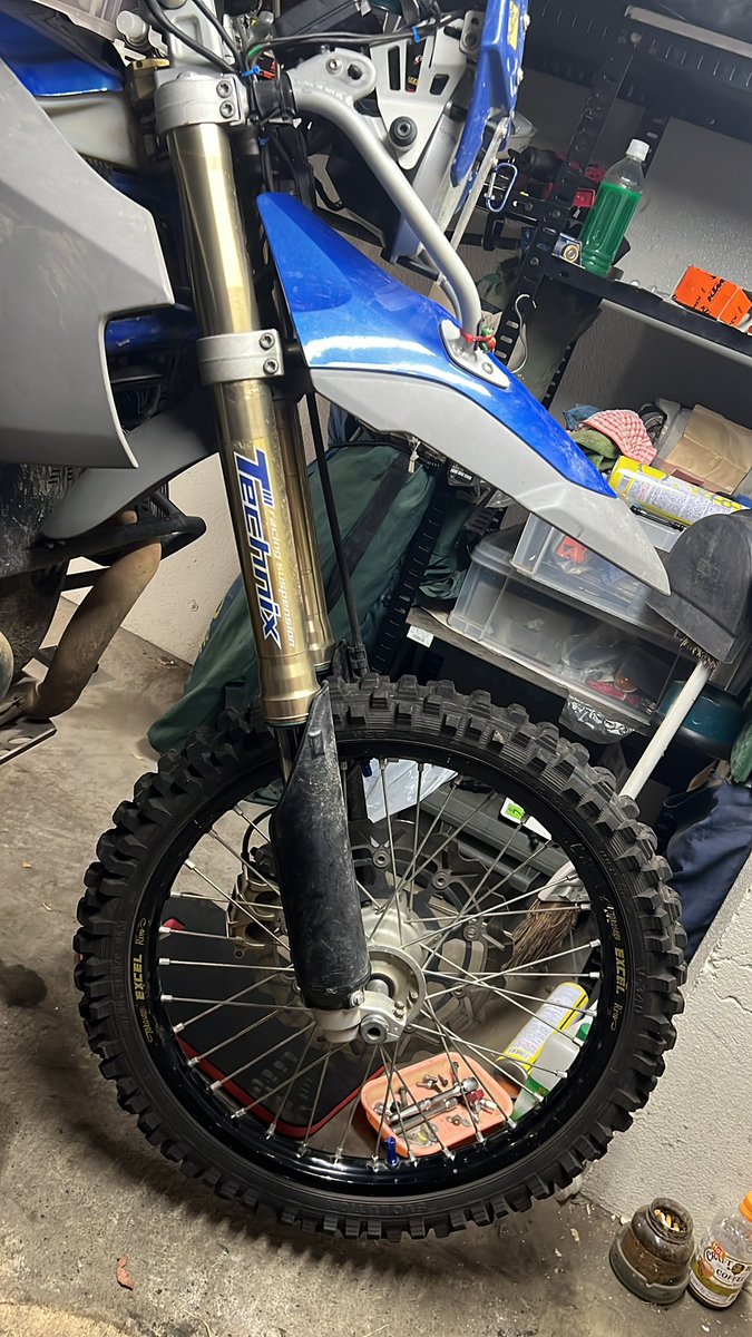 cQwd7vSpelhUB1c's tweet image. HP2来週末用エンデューロに換装
BMW泣きどころホイールは21/18に変更してV340に。
乗り手の腰は換装できない…。
#crossmission #nextriders #hp2