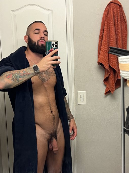 Who likes a little skin? 😜🍆 https://t.co/teZdtQkt4F