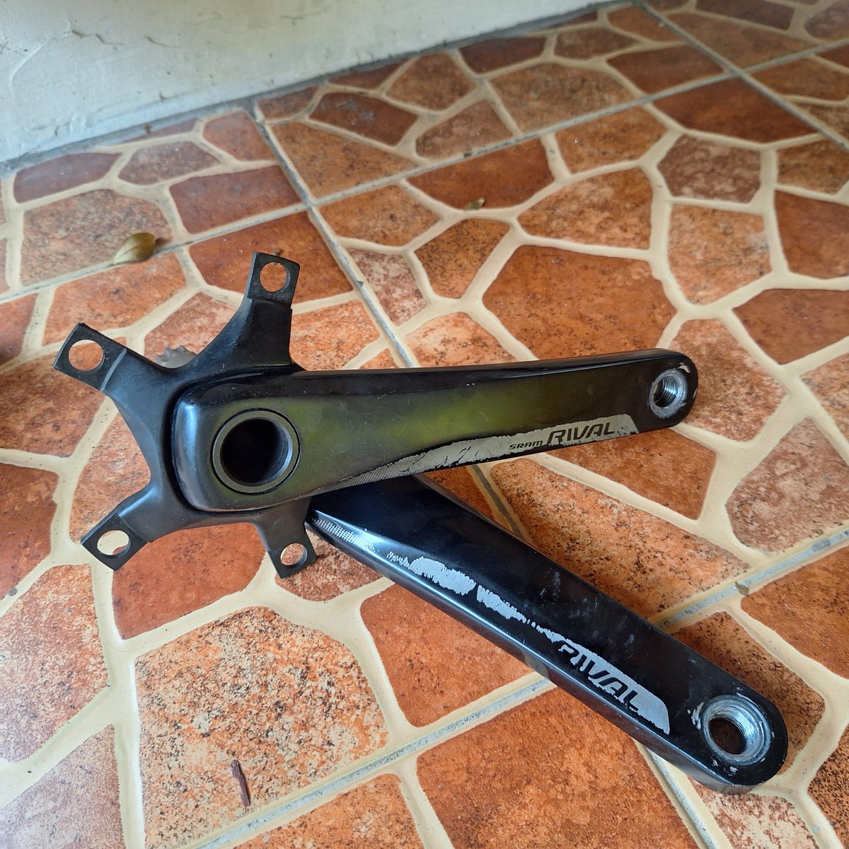 nidumik's tweet photo. #fnfjb crank set sram rival 170mm
Kondisi second lecet2
Fungsi aman, drat aman
Ada bb gxp dan chainring jg (50/34)
Ambil semua 700 rb aja https://t.co/hoJys8sisj