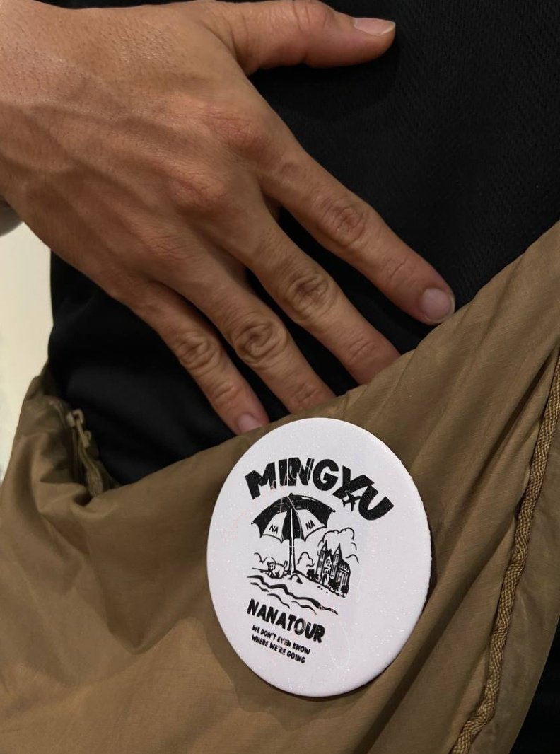 24hlovingwonu's tweet photo. Preview on sling bag (uniqlo's). https://t.co/YapFA9yvra