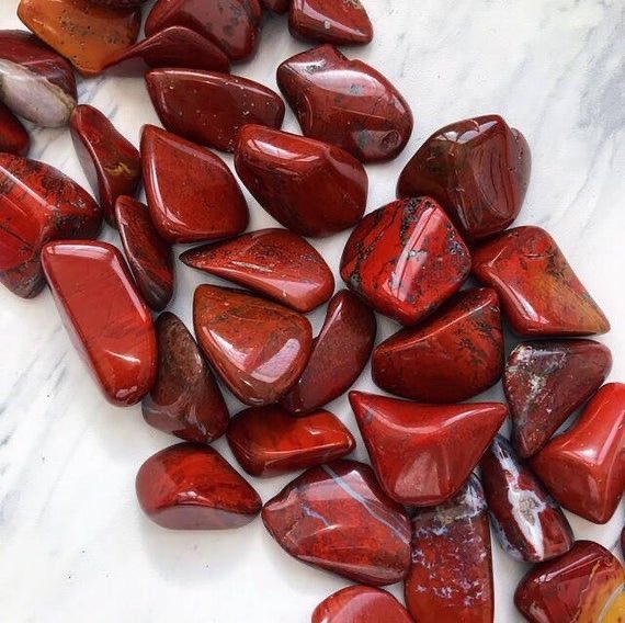 Red Jasper: Stability + Foundation + Action

#Redjasper carries a strong spiritual grounding vibration and resonates in the lower three #chakras

It creates a strong, grounding connection to the earth.

The red color is associated with luck.

#healingcrystal #streengaarsilver