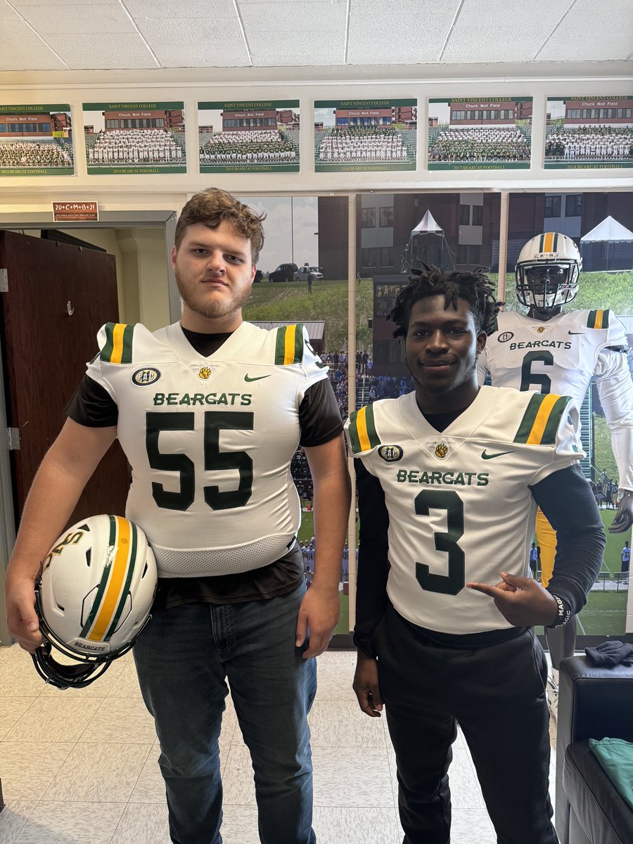 #AGTG After a great visit to Saint Vincent college I am blessed and proud to receive and offical offer from a well rounded and much respected group of coaches🙏🏾! <a href="/CoachSmetanka/">Aaron Smetanka</a> <a href="/DwightCollinsJr/">Dwight Collins Jr.</a> <a href="/CoachGator1/">Coach Gator</a> <a href="/coachschwartz3/">Jeremiah Schwartz</a> #bearcatnation 🟢🟡
