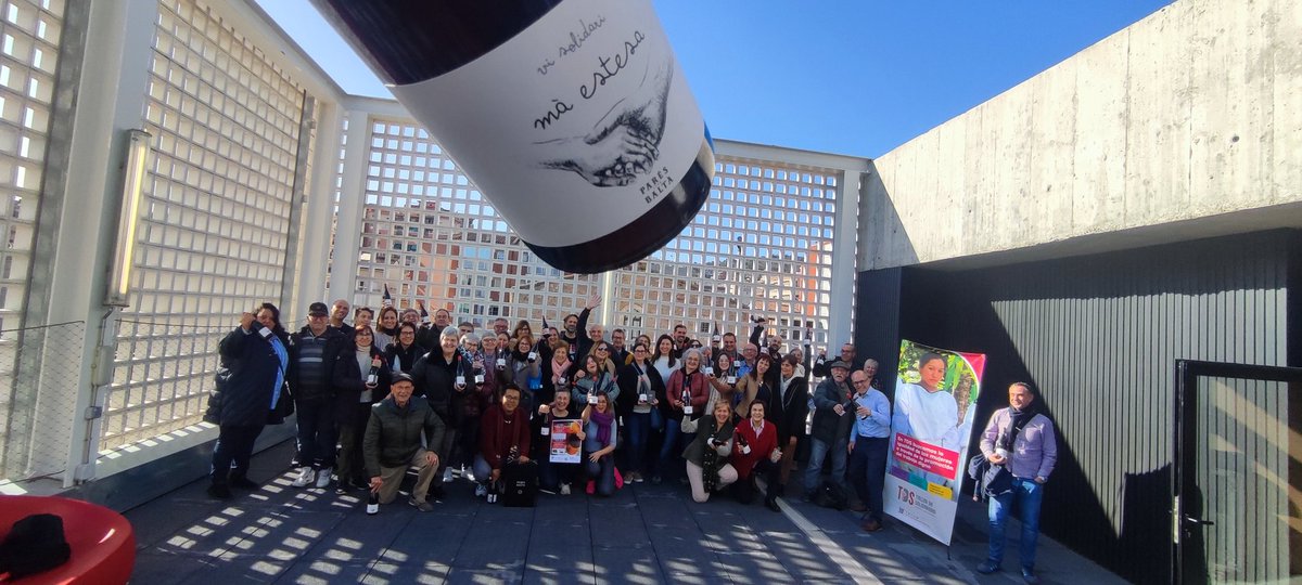 Èxit del 4art Tast Solidària de <a href="/fundaciontds/">'Taller de Solidaridad' ONGD</a> vi amb la direcció de Marta Casas <a href="/paresbalta/">Parés Baltà</a>
Èxit d'assistents i recaptació per projectes a Cochabamba (Bolivia)
Gràcies sponsors i assistents, tots van rebre una ampolla vi solidari "Mà estesa" cedit per Celler Pares Baltà
