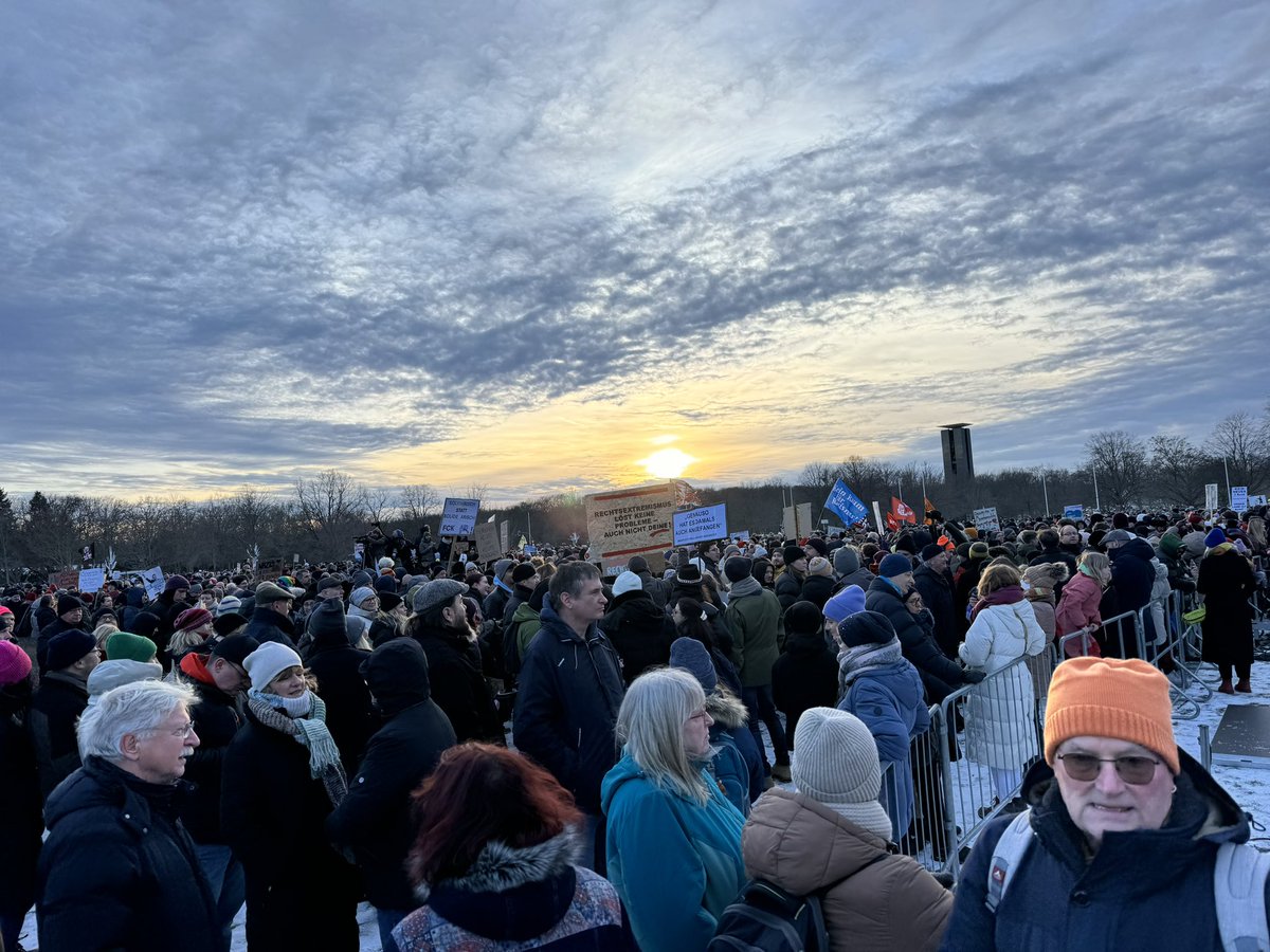 Für uns im @naturschutzring ist klar: Naturschützer wählen keine Nazis. Gemeinsam müssen und können wir dafür sorgen, dass das Zündeln der AfD-Nazis nichts weiter als ein Fliegenschiss in der Geschichte sein wird. #B2101 #NieWiederIstJetzt #DeutschlandStehtAuf #WirSindMehr