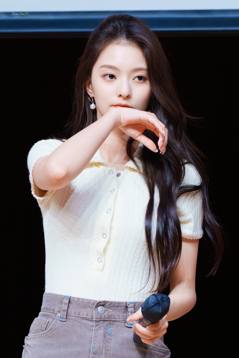 Fromis_Now's tweet image. 230617 #wenow  프로미스나인 나경    

 🫦

#fromis_9 #이나경