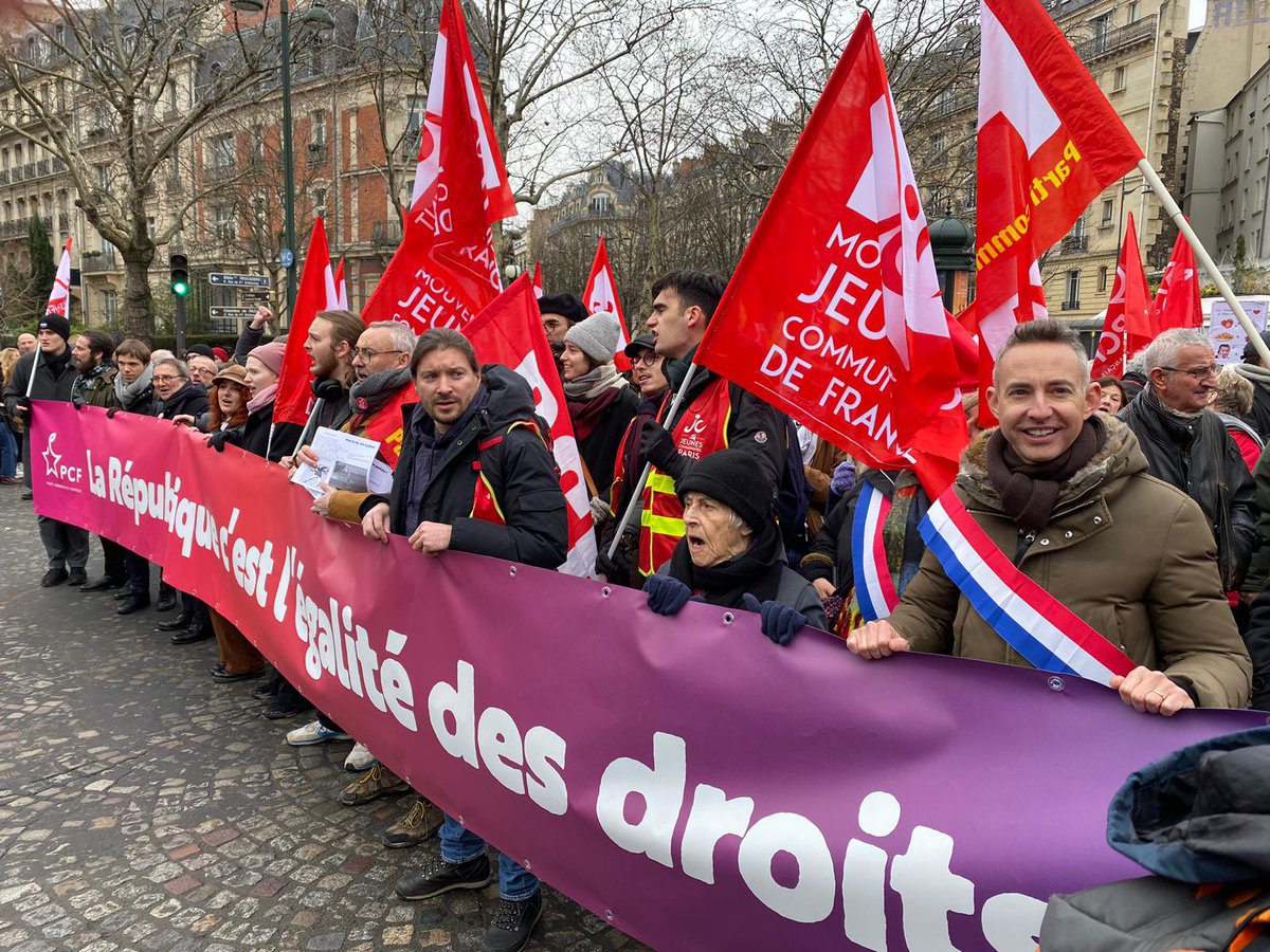 IanBrossat's tweet photo. De gauche et d’ailleurs, mobilisés en nombre contre la loi immigration. 

Fier de cette France fidèle à ses valeurs. https://t.co/Bb9Nha0xFh