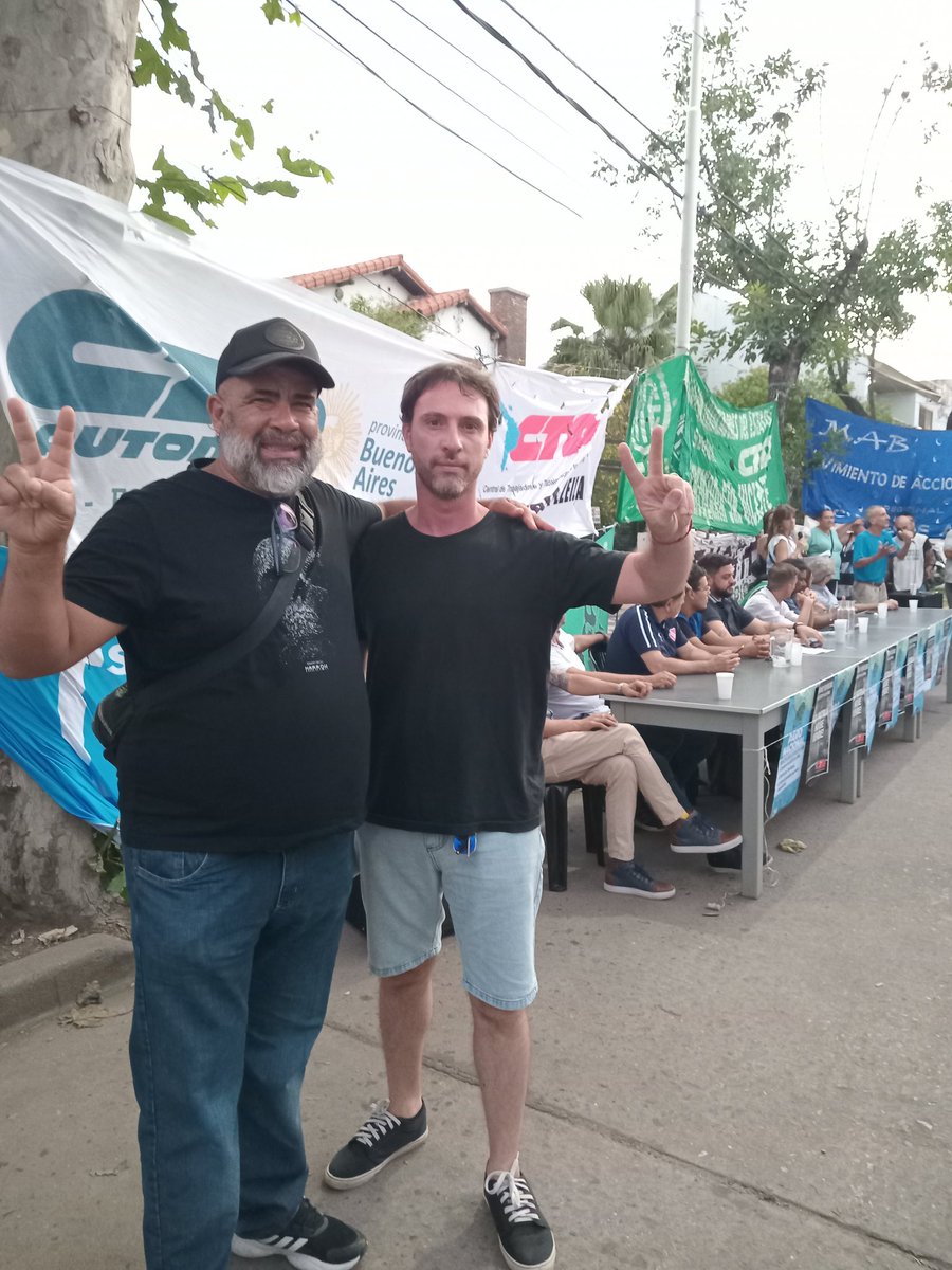 FedericoThoman1's tweet photo. #Multisectoriales #NoAlDNUyLeyOmnibus 

Desde @AteEzeizaee participamos de la Multisectorial convocada por @CTAAutonoma @UTEPoficial CTA-T el pasado viernes 19/01 en #Echeverría para organizarnos para el #ParoNacional del #24EParoGeneral 

Los delegados de #ANSES dijimos presente https://t.co/jwpeyxCDXM