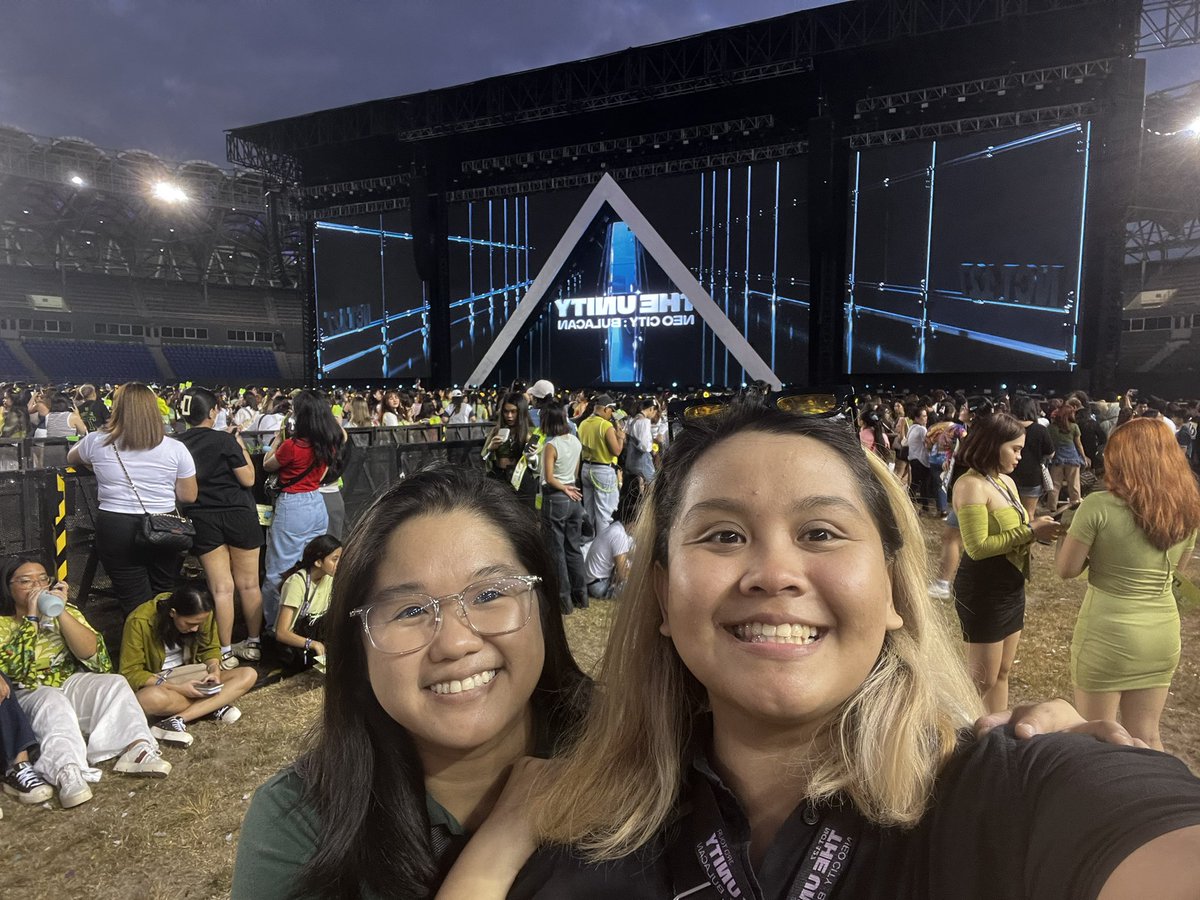 fatima_zarina's tweet photo. Saw NCT 127 today with @majisagan and my fresh forehead pimple. Kay Mark at Jaehyun pa rin uuwi. 🥴 https://t.co/vHIFTh9Koz