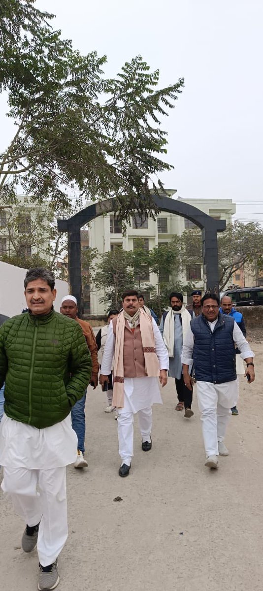 DrMdJawaid1's tweet photo. हमारे नेता  @RahulGandhi  ji  के नेतृत्व में #BharatJodoNyayaYatra के किशनगंज आगमन की पूर्व की तैयारियों को लेकर माननीय विधायक @IzharulMLA एवं कांग्रेस कार्यकर्ताओं के साथ किशनगंज नगर के अंतर्गत खगड़ा स्थित शहीद अशफाकउल्ला खान स्टेडियम का निरक्षण किया।
@INCIndia @kharge https://t.co/aS8LxCR7v8
