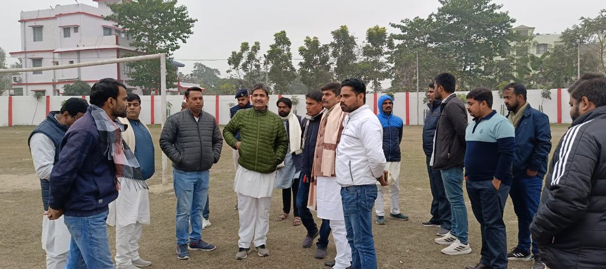 DrMdJawaid1's tweet photo. हमारे नेता  @RahulGandhi  ji  के नेतृत्व में #BharatJodoNyayaYatra के किशनगंज आगमन की पूर्व की तैयारियों को लेकर माननीय विधायक @IzharulMLA एवं कांग्रेस कार्यकर्ताओं के साथ किशनगंज नगर के अंतर्गत खगड़ा स्थित शहीद अशफाकउल्ला खान स्टेडियम का निरक्षण किया।
@INCIndia @kharge https://t.co/aS8LxCR7v8