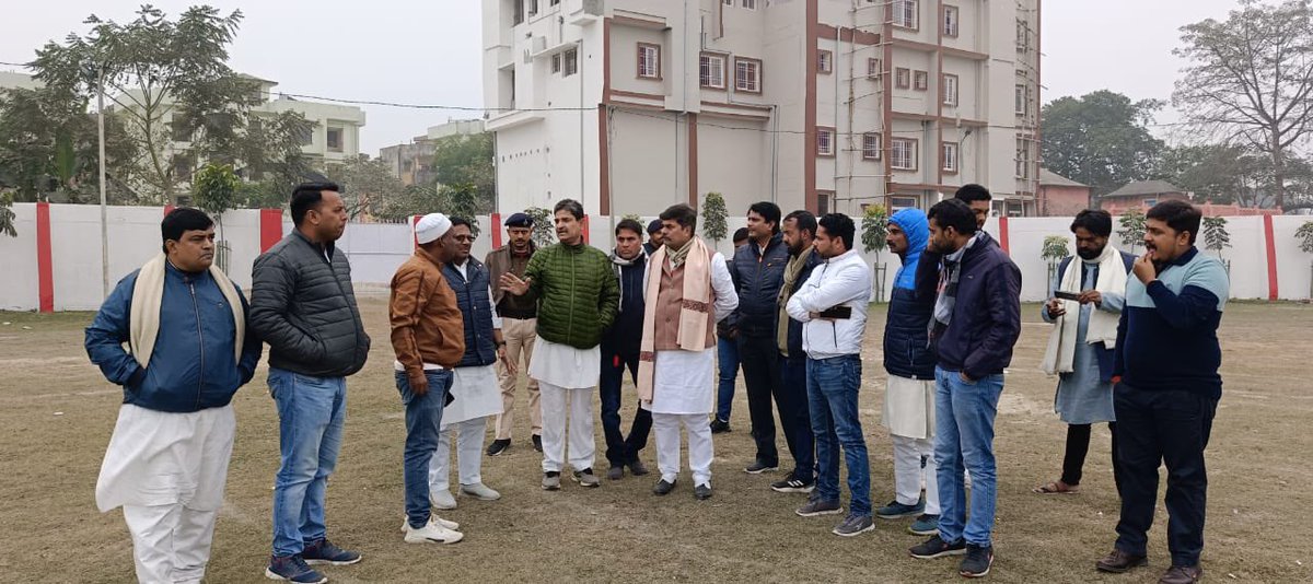 DrMdJawaid1's tweet photo. हमारे नेता  @RahulGandhi  ji  के नेतृत्व में #BharatJodoNyayaYatra के किशनगंज आगमन की पूर्व की तैयारियों को लेकर माननीय विधायक @IzharulMLA एवं कांग्रेस कार्यकर्ताओं के साथ किशनगंज नगर के अंतर्गत खगड़ा स्थित शहीद अशफाकउल्ला खान स्टेडियम का निरक्षण किया।
@INCIndia @kharge https://t.co/aS8LxCR7v8