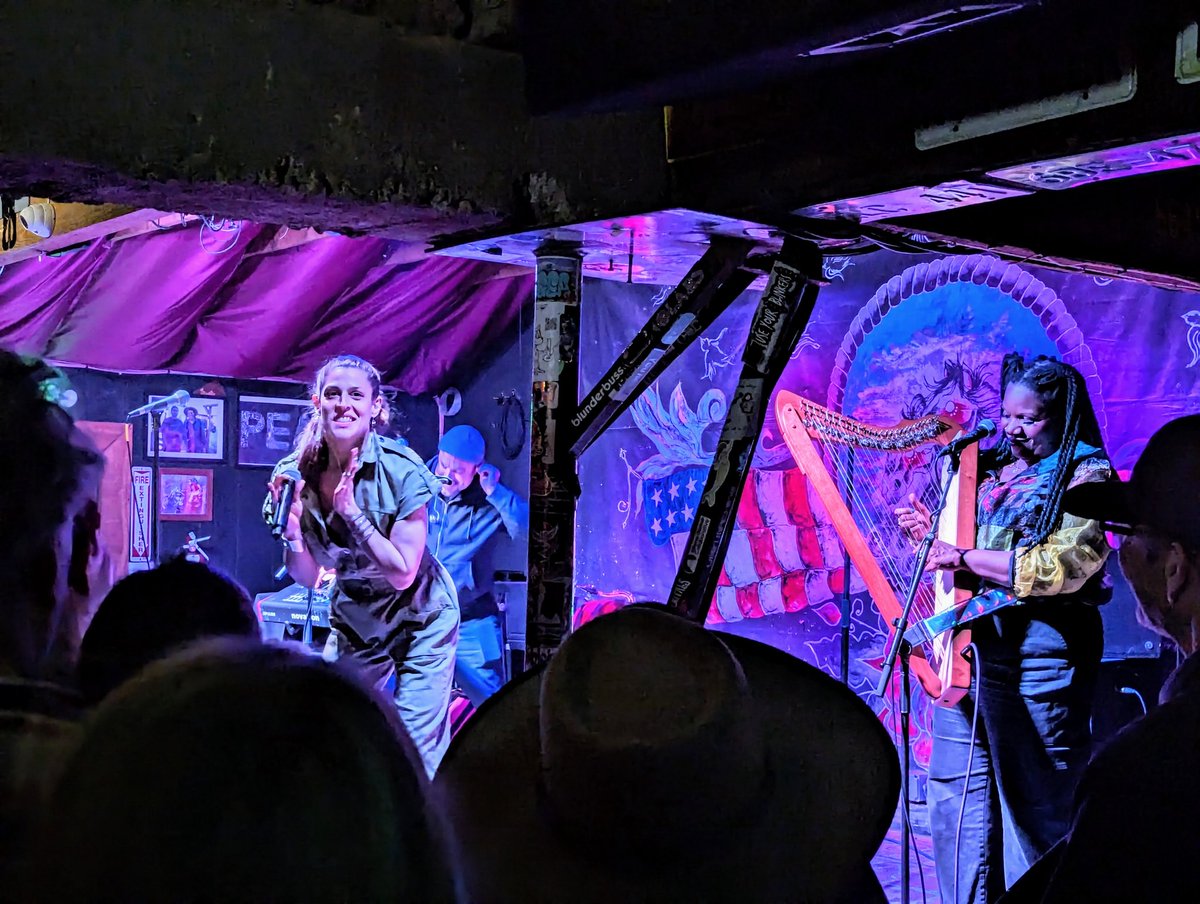 pfurby's tweet photo. @dessadarling Thank you for the great show last evening @pappy_harriets ! https://t.co/3neCXZZgGr