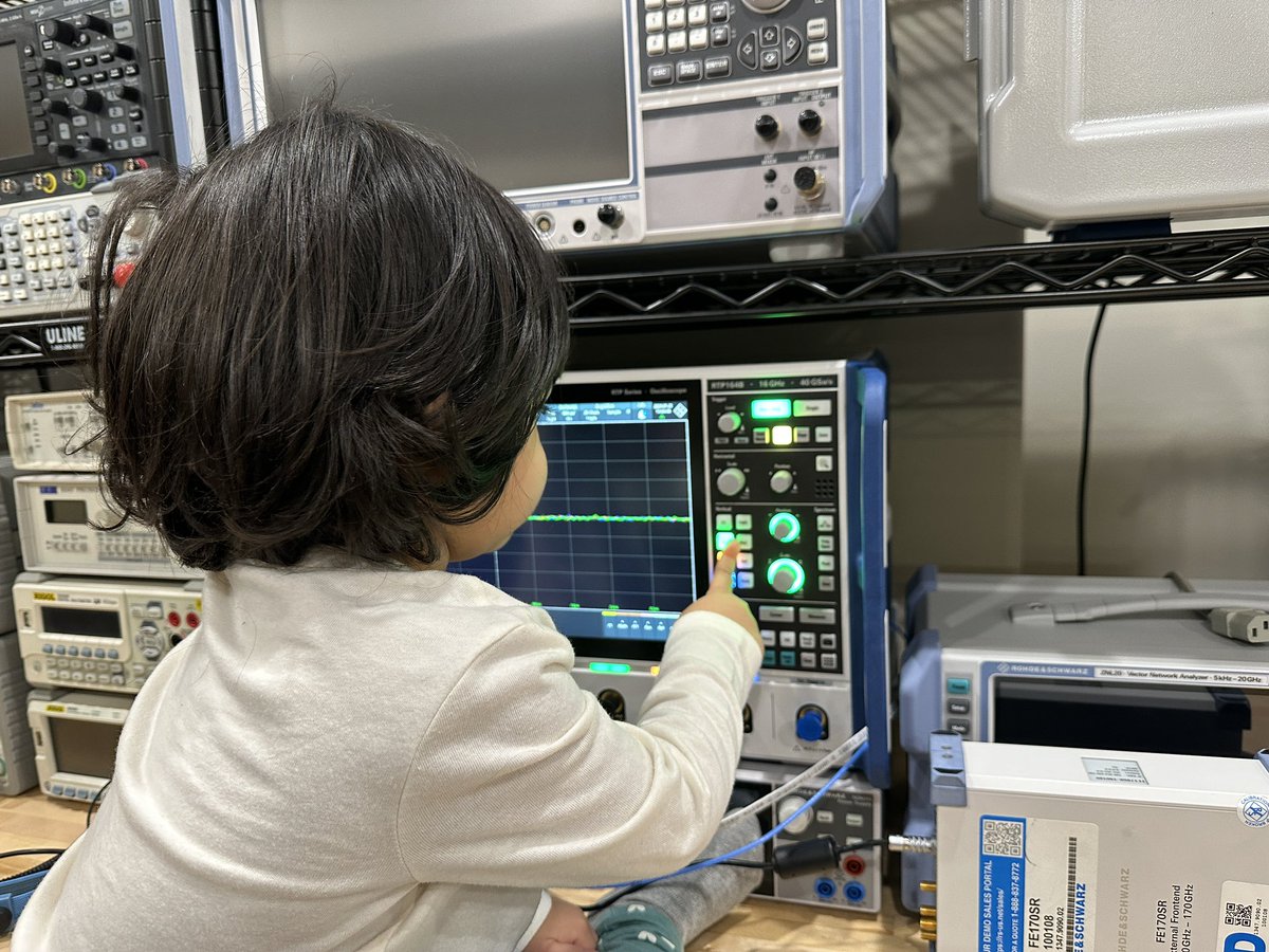 TheSignalPath's tweet image. It is important that the Rohde &amp;amp; Schwarz RTP puts on a great light show. It makes measurements more fun! @RohdeSchwarz @RohdeSchwarzNA