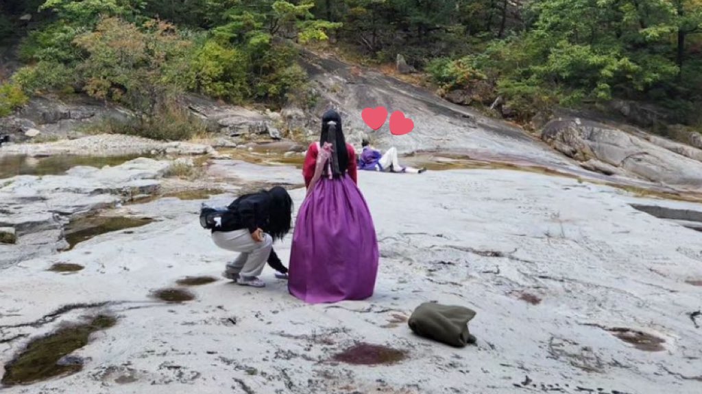 NJHIST0RY's tweet photo. More behind the scenes pics of Song Kang and Kim Yoo Jung from the crew in the set of My Demon! 🫶🏻

#MyDemon #SongKang #KimYooJung https://t.co/xmOiYHKGvW