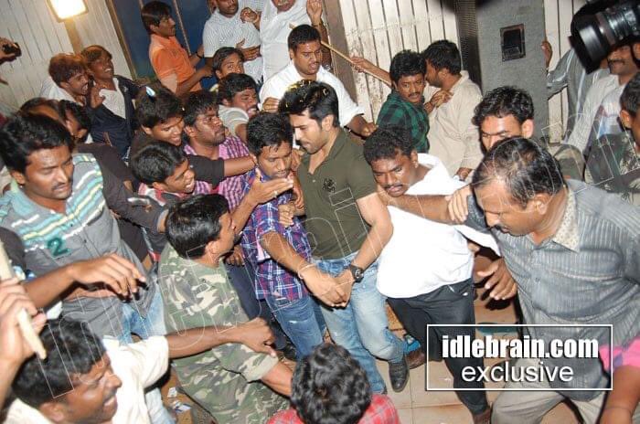 11 Years ago on this Day !!!

#Naayak Success Tour - Tirupati❤️

Mamuluu Mass Kaadhu Aa Roju 🔥🔥

MegaPowerstar  @AlwaysRamCharan 😎😎

#GlobalStar #RamCharan𓃵