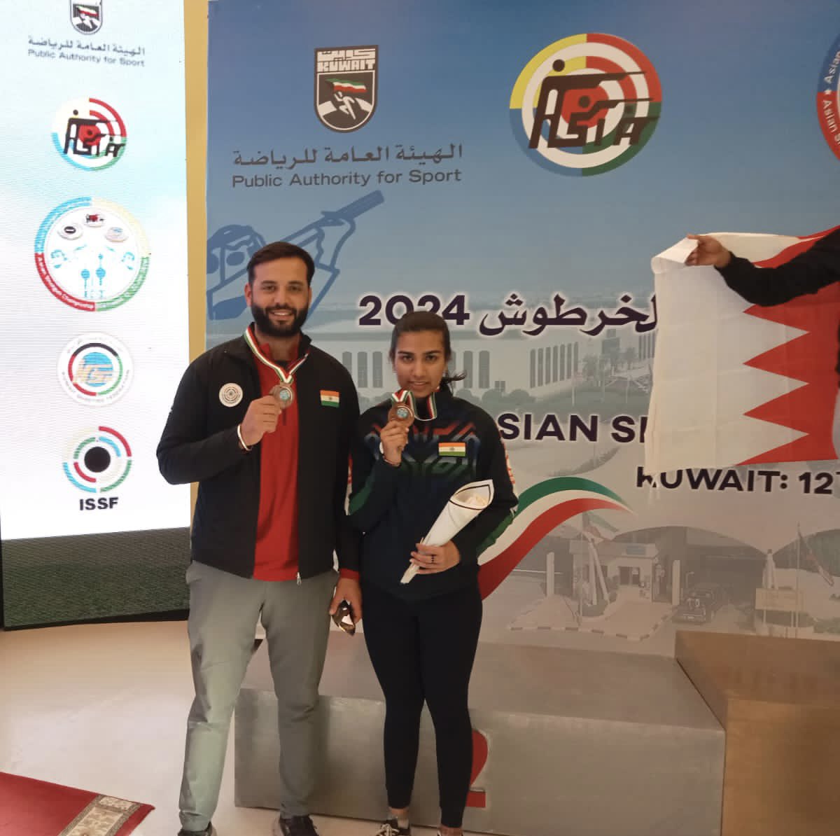 OfficialNRAI's tweet photo. India winds up their #AsiaOlympicQualification #Shotgun campaign in 🇰🇼 with a 🥉 won by Gurjoat Khangura (left) &amp; Raiza Dhillon in the mixed team skeet. They beat Kuwaiti legend Abdullah Alrashidi &amp; Eman Alfaran 41-39 in the bronze medal match. Congrats!👍👏🔥🇮🇳

#indianshooting https://t.co/ymucgzSJJD