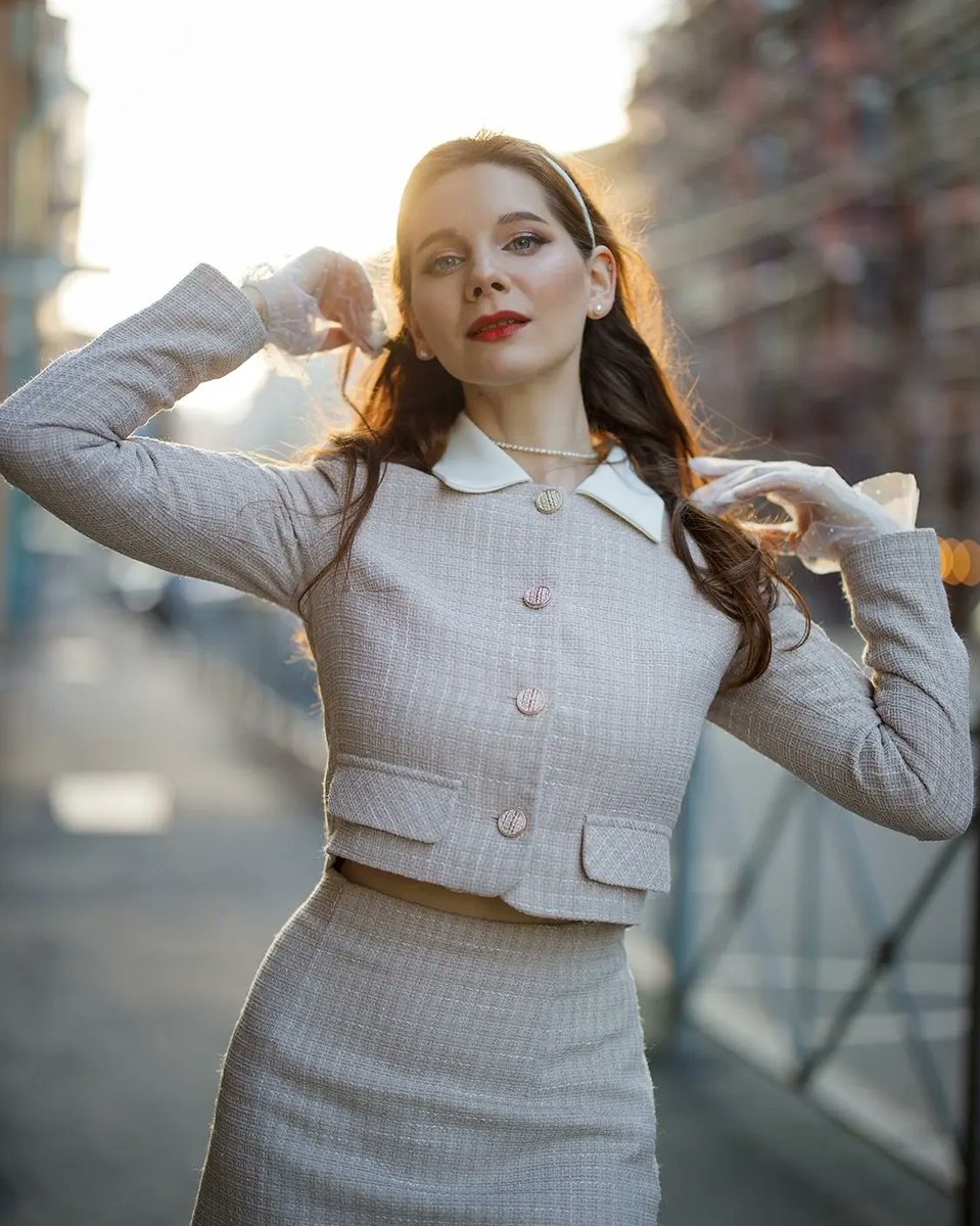 AleksandraReil's tweet photo. I am inspired by every frame of this photoshoot. 🖤 #1950sdress #vintageglamour #vintageglam #1930s #1940s #1940sfashion #vintagehair #1950sstyle #1950sfashion #retrohair #50sstyle #vintagehat #classichollywood #vintageblogger https://t.co/BIBCYP2kWj