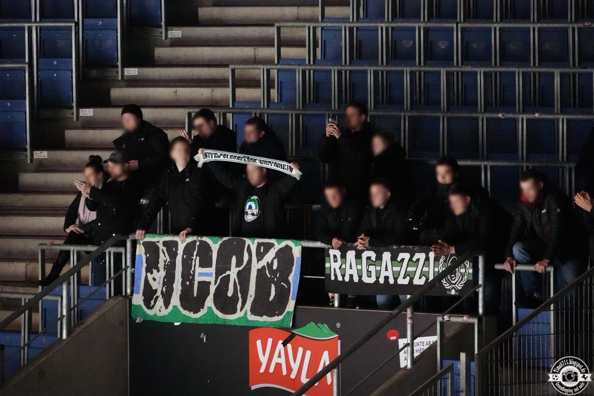 19.01.2024 / #Krefeld #Pinguine - SC #Bietigheim #Steelers 3:2 / Yayla-Arena (Krefeld)
#kevscb #kev #scbb

timo0711.blogspot.com/2024/01/190120…