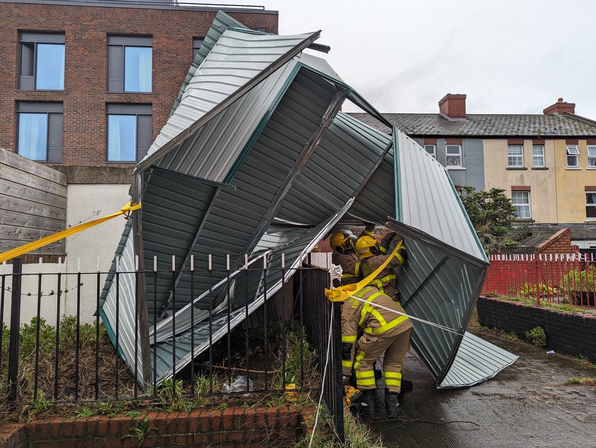 DubFireBrigade's tweet photo. #StormIsha

A scene has been made safe after a shed was lifted 20 feet into the air over a wall by high winds.

Firefighters from Tara Street fire station were called to the incident off Kevin Street. https://t.co/Pq6I8O22Gc
