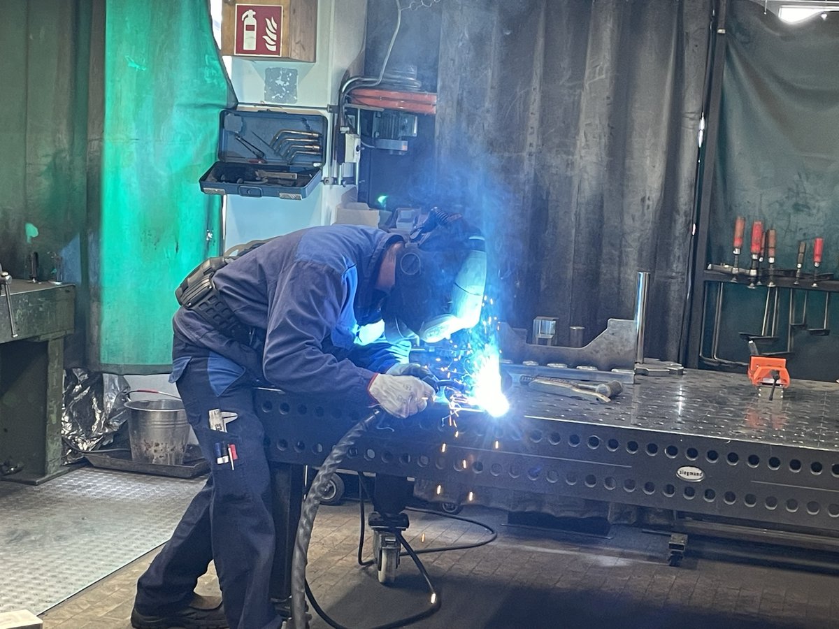 4innovative's tweet photo. #Schweißtechnik &amp; #Leichtbau 
Am 26.01.2024 ist es wieder so weit - bereits zum 09. Mal - 09. Joinventure Leichtbau-Workshop
https://t.co/vrvUt2v4BB
Mit Fachausstellung namhafter Firmen
#Fronius #Lorch #total_materia #cyberjoin #struers #migalco #erl_schweißtechnik #vauquadrat https://t.co/KlW1aPVnsn