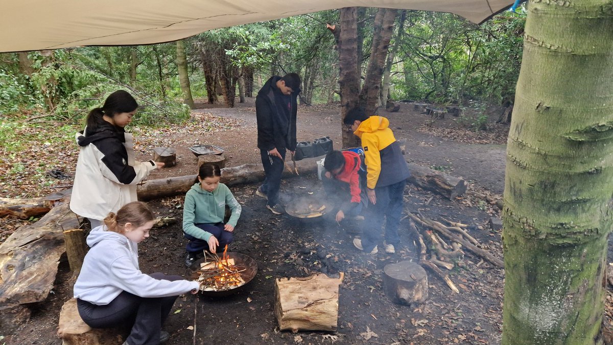 FC_Expeditions's tweet photo. Sunday Activities. Fire Starting and Open Fire Cooking. Fajitas have never tasted so great.
#makethemostofyourweekend
@Fettes_College https://t.co/PMaGLgEAa8