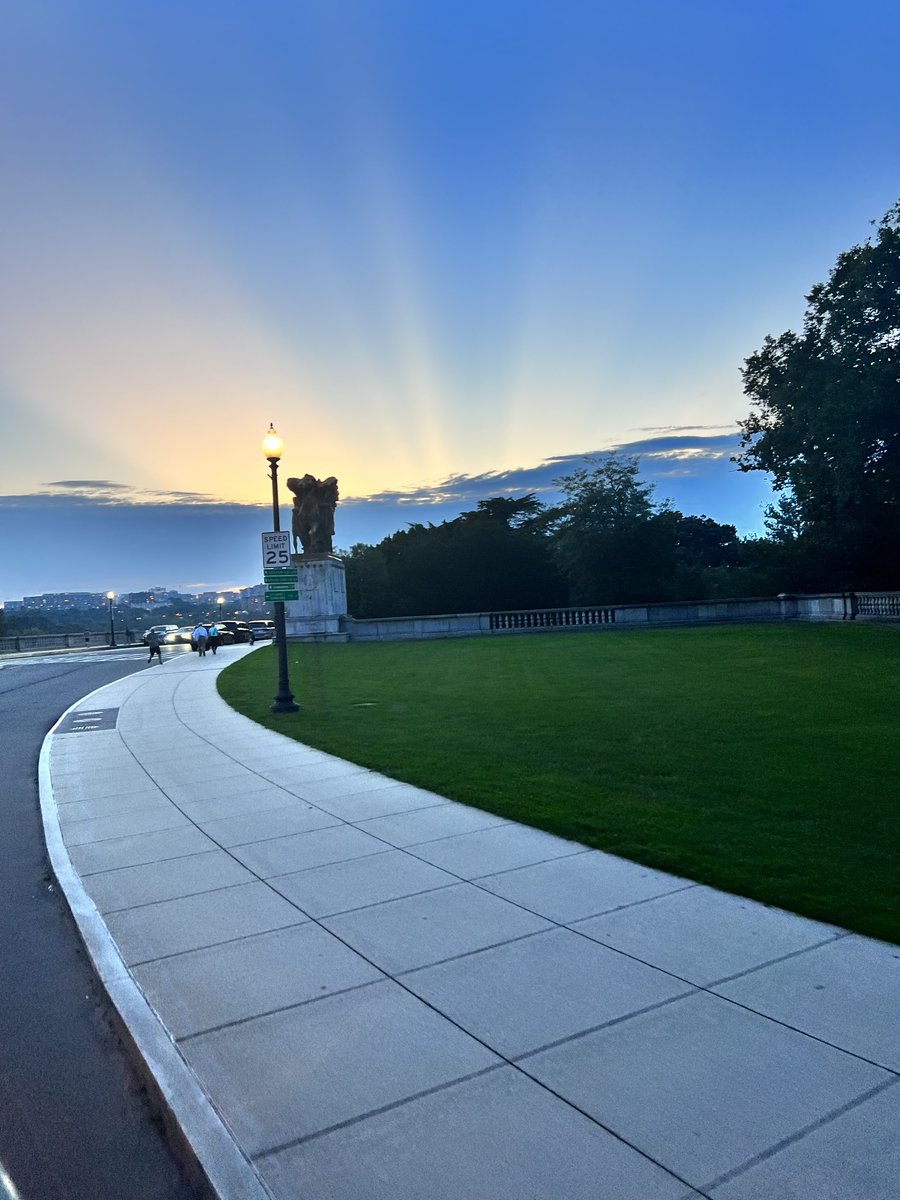 Nature0scapes's tweet photo. Captivating views near the US Capital that leave you in awe! #USCapital #WashingtonDC https://t.co/55bbwsS23e