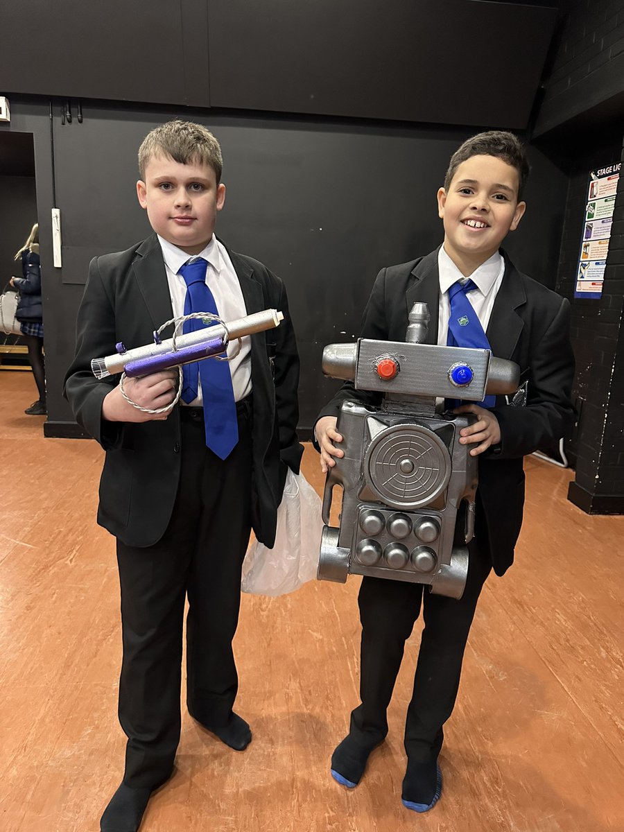 RodingDrama's tweet image. Some brilliant props that were designed by a couple of Year 8 students that they will be using as part of their sci-fi project! #TeamDrama #SciFi
